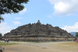 Borobudur – největší buddhistický chrám v Indonésii