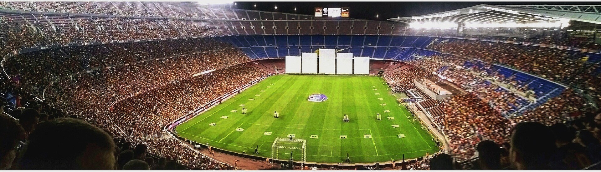 Archivní pohled na stadion Camp Nou v Barceloně