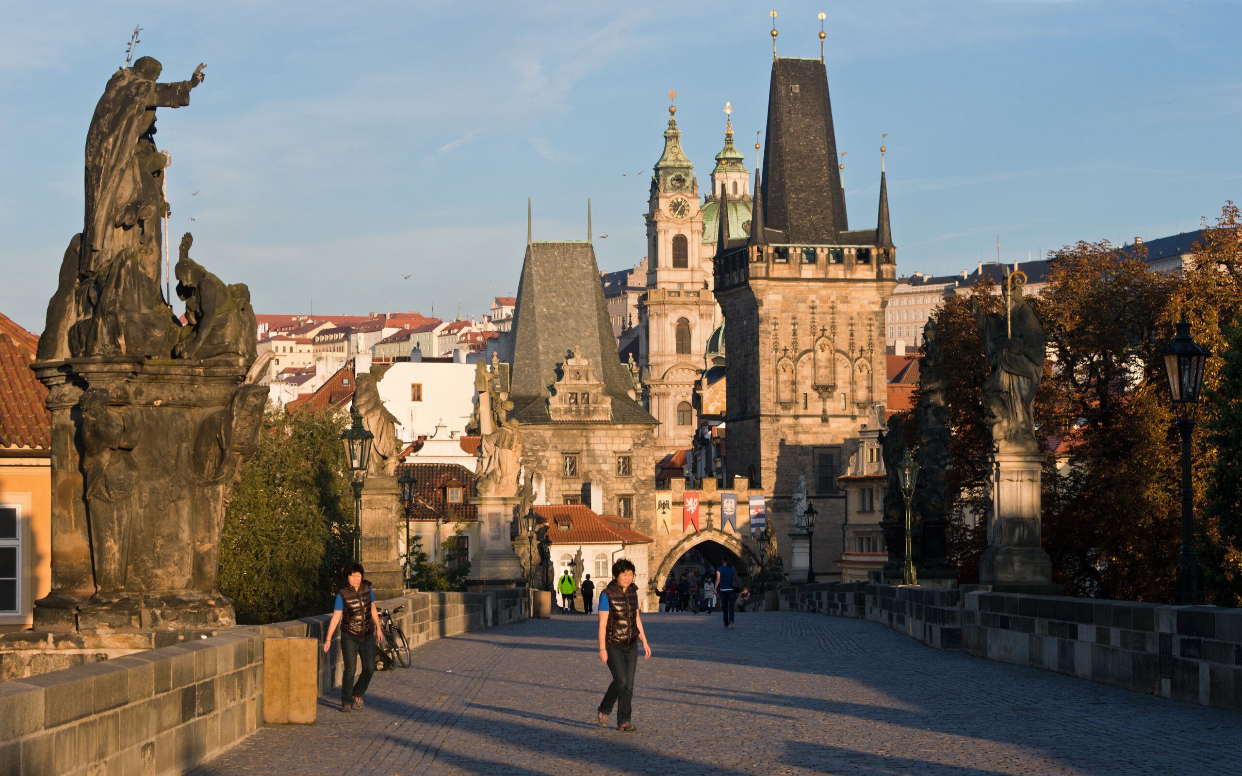 Karlův most a historické panorama Prahy