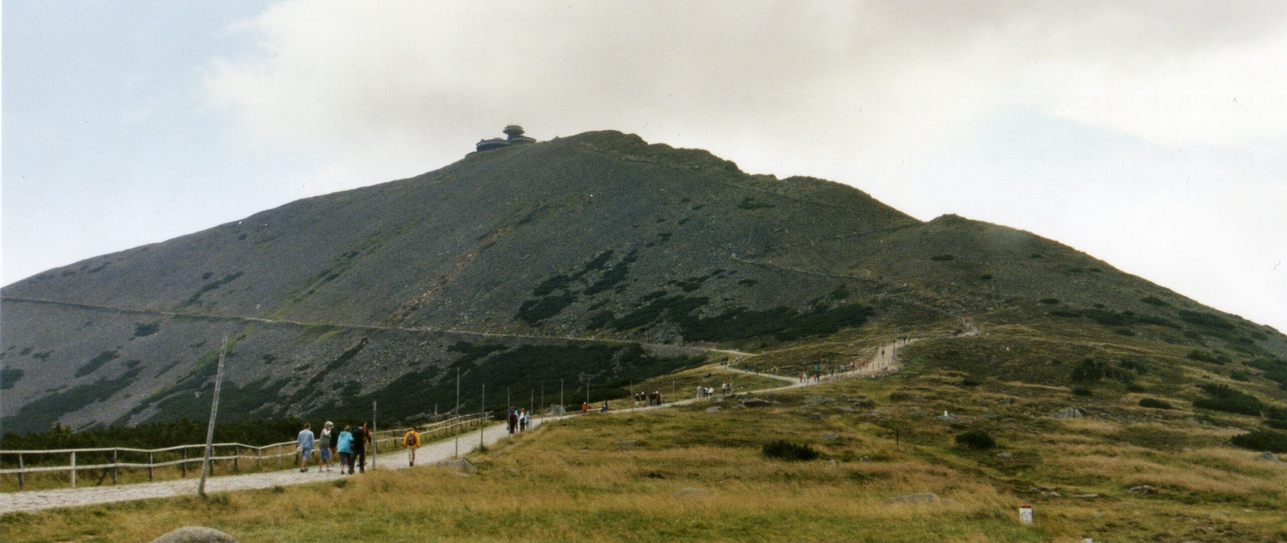 Krkonošská krajina a vrchol Sněžky